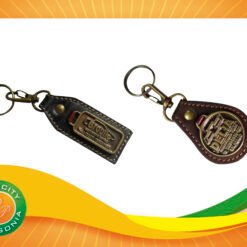 Llavero con aplique metálico